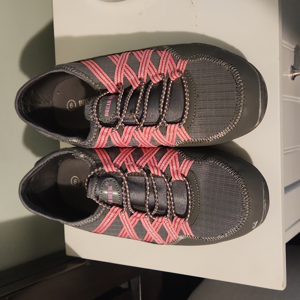 Ladies Dream seek no lace sneakers